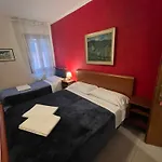 بيت ضيافة Four Seasons Admiralclass 3*