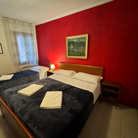 Four Seasons Admiralclass Guest house