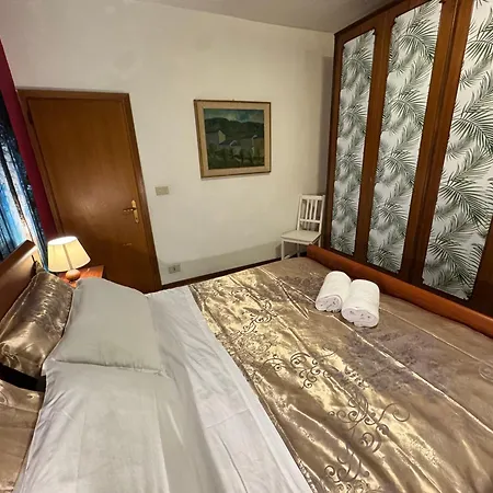 Four Seasons Admiralclass Guest house